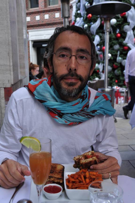 Lanchinho básico na Rodeo Drive, em Beverly Hills, bairro de Los Angeles, na Califórnia - Estados Unidos